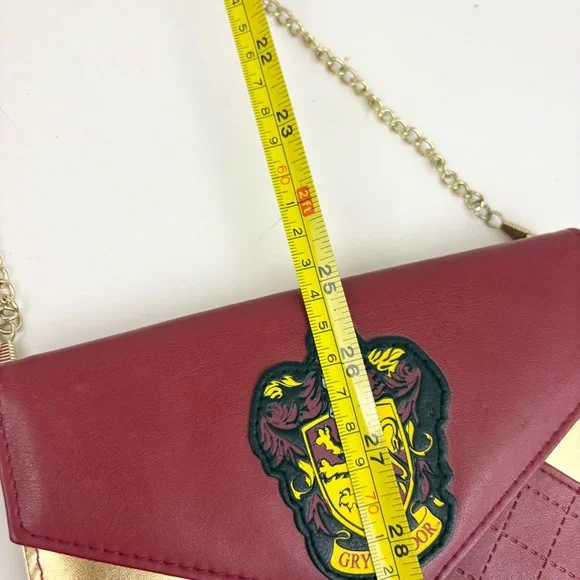 HARRY POTTER GRYFFINDOR Crossbody Purse with Chaim Strap - Picture 5 of 14